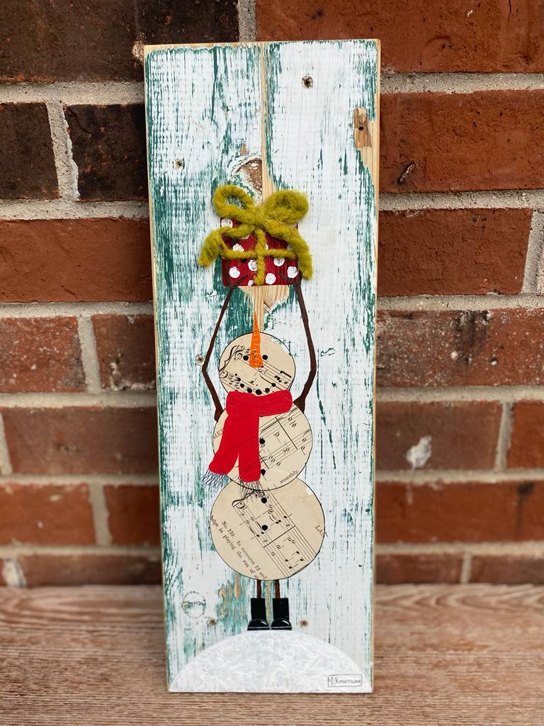 Snowman with present | decor